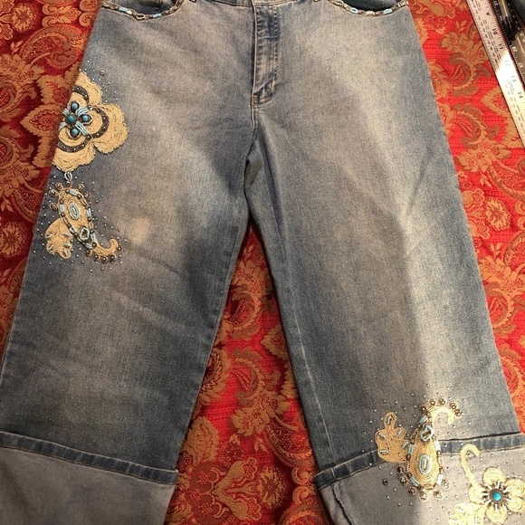 Vera  size 8 wide leg cropped jeans with cuff turquoise & seed bead embellished - Picture 11 of 16